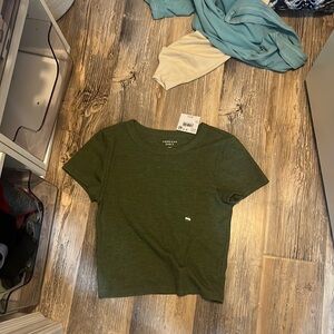 Cute American eagle green top/never been worn